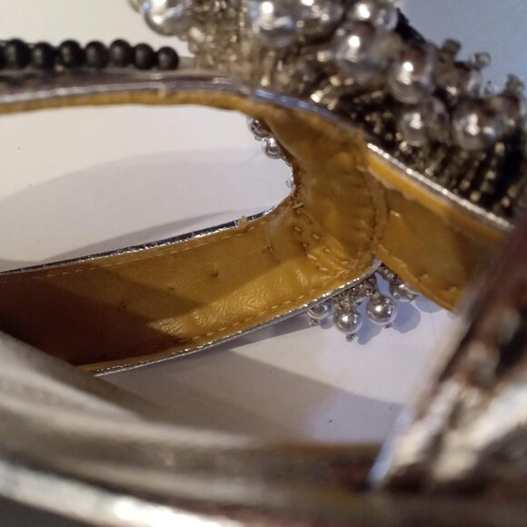 Vagabond Silver Irridescent Floral Beaded Sandals size 7 Mod VTG 60s Round Heels - Picture 11 of 11